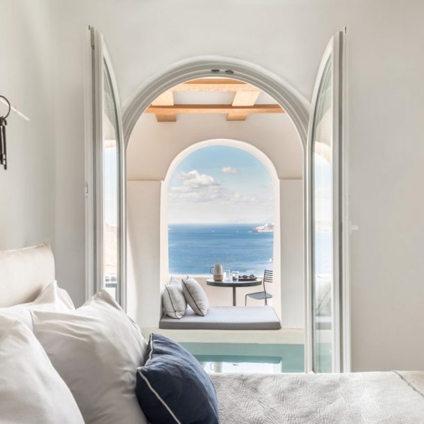 Porto-Fira-Suites-Hotel-in-Santorini-by-Interior-Design-Laboratorium-Yellowtrace-05