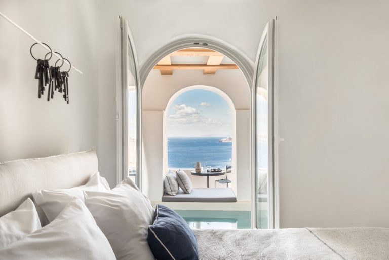 Porto-Fira-Suites-Hotel-in-Santorini-by-Interior-Design-Laboratorium-Yellowtrace-05